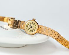 Vintage Yellow Gold Watches As Gifts, Timeless Watch With Gold Clasp As Gift, Yellow Gold Watch Accessories With Subdials As Gift, Yellow Gold Analog Watch For Gift, Yellow Gold Watch Gift, Vintage Yellow Gold Watch Accessories For Gift, Gold Watch Accessories Gift, Yellow Gold Chronometer Watch As A Gift, Cocktail Watch