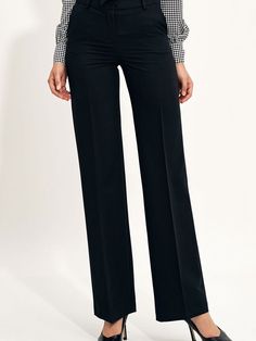 After many seasons of the dominance of slim-fitting pants, models with wide legs, the so-called wide leg, have returned. Pants with loose legs look perfect in a set with a jacket of the same color, creating an elegant total look. The pants have a raised top, so they optically lengthen the silhouette. Spandex 2.1 % Polyester 74.8 % Viscose 23.1 % Size Lenght Hips width Waist width 36 106 cm 95 cm 73 cm 38 106.5 cm 99 cm 77 cm 40 107 cm 103 cm 81 cm 42 107.5 cm 107 cm 85 cm 44 108 cm 111 cm 89 cm Black Wide Leg Trousers, Formal Pants, Total Look, La Fashion, Suit Separates, Wide Legs, Black Suits, Trouser Suits, Tailored Trousers