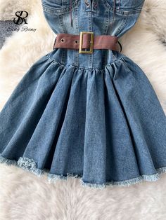 SPECIFICATIONSBrand Name: SR.SingreinyElasticity: Non StrechSleeve Style: Spaghetti StrapFabric Type: DenimPattern Type: SolidFit Type: Regulai FitSilhouette: A-LINENeckline: StraplessDecoration: sashesStyle: StreetwearDresses Length: Knee-LengthMaterial: POLYESTERMaterial: ViscoseAge: 18-24Origin: Mainland ChinaCN: GuangdongClosure Type: PulloverType: regularMaterial Composition: synthetic fiberWaistline: NaturalSleeve Length(cm): sleevelessSeason: SummerRelease Date: Winter 2022Profile Type: APlace Of Origin: China (mainland)Gender: WOMEN Streetwear Dresses, Vintage Mini Dress, Streetwear Dress, White Flat Shoes, Streetwear Denim, Vintage Mini Dresses, Denim Pattern, Bow Belt, Denim Patterns