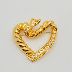 Gorgeous heart pin in excellent condition. Accented with rhinestone and a twist motif. view more brooches here: https://www.etsy.com/shop/PalomaAndBianca?ref=seller-platform-mcnav&section_id=28724876 learn more about jewelry at PalomaAndBianca.com Our jewelry is vintage and/or preowned. Therefore, there may be some patina or imperfections expected with age. Please ask any questions you have before purchase. Thanks for looking !! 😊 Cubic Zirconia Engagement Rings, Heart Shape Box, Fine Diamond Jewelry, Heart Pin, Heart Brooch, Rhinestone Heart, Wide Band Rings, Photo Heart, Blue Stone