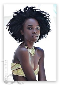 Femme nue, femme noire Vétue de ta couleur qui est vie, de ta forme qui est… Beautiful Natural Hair, Pelo Afro, Natural Hair Beauty, Natural Hair Inspiration, Hair Crush, African American Hairstyles, American Woman, Dark Skin Women, Natural Hair Journey