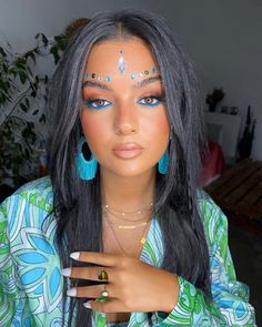 Festival Eye Gems, Edm Festival Makeup Face Jewels, Easy Festival Makeup Glitter, Festival Makeup Glitter Rave Make Up, Edm Makeup Ideas, 2023 Festival Makeup, Music Festival Makeup Ideas, Easy Rave Makeup, Bohemian Makeup Look