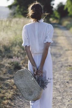 French Country Style Kitchen, French Country Kitchens, First Day Of Summer, All White Outfit, Dirt Road, French Countryside, Lavender Fields, Style Spring