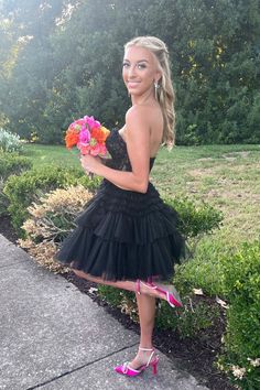 Sweetheart Black Appliques Tiered Short Dress Lavender Prom Dresses, Prom Dress Trends, Green Homecoming Dresses, Black Homecoming Dress, Tulle Material, Satin Homecoming Dress, Tulle Homecoming Dress, Red Homecoming Dresses, Junior Prom Dresses