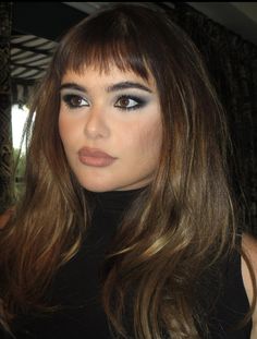 90s Makeup Look, Maquillage On Fleek, Grey Makeup, Grey Eyeshadow, Perfume Mist, Barbie Ferreira, 90s Makeup, Blue Eyeshadow