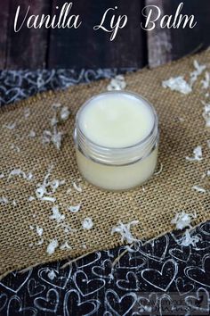 Vanilla Homemade Lip Balm Lip Balm Making, Vanilla Homemade, Nail Art Matte, Makeup Remover Balm, Diy Lip Scrub, Diy Lip Balm Recipes, Lip Scrub Recipe, Diy Makeup Remover, Lip Scrub Homemade