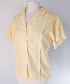 South Fashion, Clothes Board, 70s Women, 70s Shirts, Yellow Shirt, Character Inspo, Yellow Blouse, Yellow Shirts, Yellow Shorts