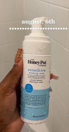 Acne Body Wash, Body Hygiene, Feminine Health, Shower Skin Care, Feminine Care, Feminine Hygiene, Aesthetic Things, Body Care Routine, Glow Up Tips