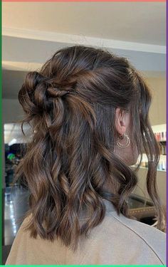 Beachy Hair Tutorial, Ball Makeup, Beachy Hair, Prom Hairstyle, Homecoming Hairstyles For Medium Length, Wedding Hair Makeup, Half Up Half Down Hair, Hoco Hair