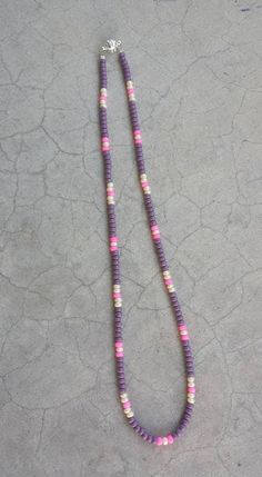 Golf Necklace, قلادات متدلية, Surfer Jewelry, Beaded Necklace Designs, Surfer Necklace, Necklace Purple, Diy Bracelet Designs