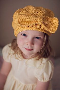 Pretty as a Package is a vintage style, crocheted mushroom style beret with a big oversized bow. I originally designed this hat for my toddler daughter. When she first put it on, she beamed with excitement. She had to have a new one every time she outgrew the current one. It looks adorable, no matter the size or age of the wearer. I made a black one for myself, and I get compliments on it every time I wear it! Most of the hat is worked in a very simple half double crochet stitch. The bit of popcorn stitch gives the puff top a little extra pizazz and definition. The bow gives it a bit of high fashion appeal. This pattern has a huge size range! They include: Preemie/Newborn - 10-12 inches 0-3 months - 13-15 inches 3-9 months - 15½-17½ inches Toddler/Child - 18-20 inches Small Adult - 20-22 i Confection Au Crochet, Half Double Crochet Stitch, Crochet Beret, Mode Crochet, Bonnet Crochet, Crochet Cap, Haken Baby, Hat Patterns, Double Crochet Stitch