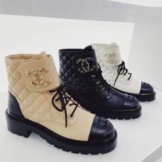 Size: 36 to 41 Include : Fast Shipping 5 to 7 days delivery Free delivery worldwide at your doorstep Complete box packaging WhatsApp for order or info Brand new Chanel Leather Lace Up Boots for women: This designer boot is an ideal birthday, anniversary, wedding, thanksgiving, or Christmas gift to your girlfriend, wife, or mother. FOR COSTUME ORDERS AND MORE DETAILS PLEASE CONTACT US ON WHATSAPP. Chanel Boots, Leather Lace Up Boots, Celine Bag, Designer Boots, Boots For Women, Replica Handbags, Hermes Bag, Leather Lace, Images Gif