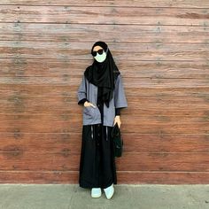 Hijab Casual Ootd, Pose Poto, Islamic Style, Black Abaya, Casual Hijab Outfit, Fashion Muslim