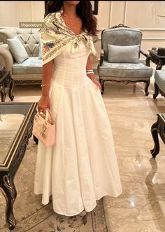 Best Winter Outfits, Outfits Modest, Look Retro, Royal Outfits, Arab Fashion, Midi Skirts, Glam Dresses, Elegant Outfit