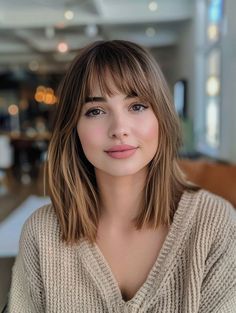 19 Stunning Shoulder Length Fall Hair 2024 Styles Featuring Color Blonde, Red and Brunette Trends with Fresh Cuts and Color Ideas Brunette Tones, Shoulder Length Hair With Bangs, Warm Brunette, Soft Bangs, Haircuts For Medium Length Hair, Sleek Hair, Extra Long Hair, Fall Hair Cuts, Fall Hair Trends