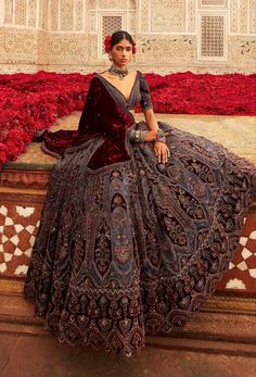 Sabyasachi Lehenga Bridal Royals, Royal Bridal Lehenga, Payal Keyal, Sabyasachi Lehenga Bridal, Latest Bridal Lehenga Designs, Wedding Fits, Sabyasachi Bridal, Engagement Lehenga, Wedding Lehenga Choli