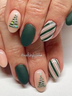 'Tis the season to shine, and there is no better way than with a sprinkle of Christmas magic on your nails with Christmas tree nail art. Green Swirl Nails, Nail Art Noel, Tree Nail Art, Swirl Nails, Christmas Tree Nails, Tree Box, Tree Nails, Her Nails