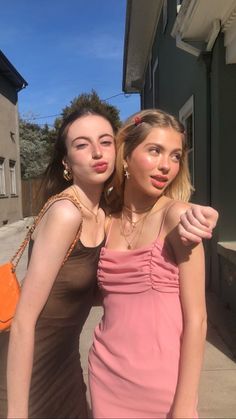 ※ 𝖌𝖗𝖆𝖈𝖊 ※ Foto Poses, Best Friend Goals, Friend Photoshoot, Best Friend Pictures, 가을 패션, Cute Friends, Friend Photos, Mode Inspiration, Friend Pictures