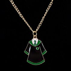 Handmade Wizarding World Of Harry Potter Hogwarts Slytherin Robe Necklace Comes With Organza Bag New Slytherin Necklace, Slytherin Jewelry, Hogwarts Slytherin, Twine And Twig, Choker Collar Necklace, Weird Things, Wizarding World Of Harry Potter, Beaded Statement Necklace, Harry Potter Hogwarts