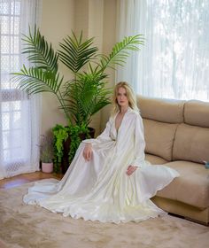 Silk Bridesmaid Robes, Satin Bridal Robe, Satin Dressing Gown, Bridal Nightgown, Wedding Night Lingerie, Silk Dressing Gown, Satin Nightie, Peignoir Sets, Satin Kimono