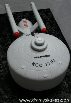 a cake made to look like the uss enterprise