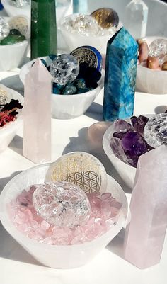 Chakra Crystal Set by AbundantSoulCrystals on Etsy Crystal Setup, Selenite Bowl, Healing Retreats, Chip Bowl, Crystal Altar, Amethyst Set, Crystal Chips, Crystal Bowl, Crystal Healing Stones