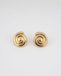 Shaped by nature, handcrafted by us. These sizable earrings feature a captivating organic form, perfect for both casual and formal wear. Elegant Spiral Gold Plated Earrings, Yellow Gold Spiral Earrings With Ear Wire, Handmade Spiral Yellow Gold Earrings, Yellow Gold Spiral Single Earring, Yellow Gold Spiral Pierced Earrings, Gold-plated Yellow Gold Spiral Earrings, Spiral-shaped Yellow Gold-plated Earrings, Gold Plated Spiral Earrings In Yellow Gold, Yellow Gold Plated Spiral Earrings