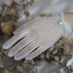 Gloves Length: Wrist Style: Fashion Model Number: Pearl Gloves Item Type: Gloves & Mittens Gloves Wedding Dress, Pearl Gloves, Lace Gloves Wedding, Bride Gloves, Mesh Gloves, Mesh Bows, Pearl Decorations, Formal Gloves, White Bride