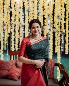 Roja Blouse Designs, Red Mysore Silk Saree Contrast Blouse, Kathpadar Saree Blouse Design, Kerala Saree Blouse Designs, Saree Styling, Blouse Designs High Neck, Simple Saree Designs, Latest Blouse Designs Pattern, Traditional Blouse Designs