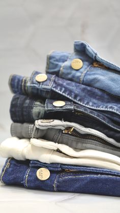 Denim Fashion Photography, Denim Photography, Denim Photoshoot, Preloved Clothes, Business Photoshoot, Comfy Jeans