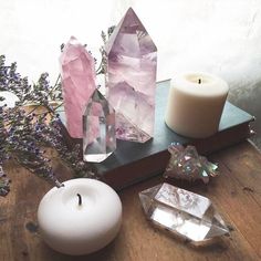 Crystal Healing :: Love Earth Energy :: Healing properties of Crystals :: Gem Stones :: Meanings :: Chakra Balancing :: Free your Wild Crystal Aesthetic, Crystal Magic, Witch Aesthetic, Fortune Telling, Chakra Balancing, Crystal Meanings, Crystal Decor, Crystal Grid, Crystal Gems