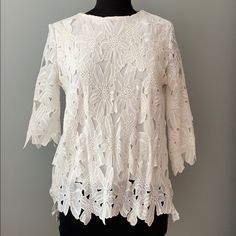 New With Tags White Embroidered Blouse Size 6 It’s Lined Lace Tops With Floral Embroidery For Brunch, Elegant Crew Neck Top With Floral Embroidery, Chic Floral Embroidered Tops For Brunch, Chic Embroidered Lace Top For Spring, Chic Lace Tops With Floral Embroidery, Spring Lace Blouse With Floral Embroidery, Casual Lace Tops With Floral Embroidery, Spring Crew Neck Blouse With Floral Embroidery, Spring Blouse With Floral Embroidery And Crew Neck