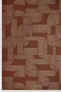 a brown and white wallpaper pattern with wavy lines on the bottom half of it