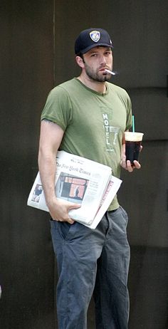 Ben Affleck 90s, Divorced Dad Aesthetic, Ben Affleck Meme, Manifesting Happiness, Ben Affleck Batman, Paparazzi Photos, Education Humor, Outdoor Quotes