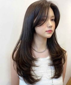 24 Flattering Hairstyles with Side Bangs for Every Face Shape & Length Side Fringe Hairstyles, Side Bangs Hairstyles, Hair Inspiration Long