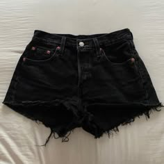 Black 501 Levi shorts Black Shorts Jeans, Black Shorts Aesthetic, Jean Shorts Aesthetic, Black Jean Shorts Outfit, Black Jeans Shorts, Cute Black Shorts, Black Levi Shorts, Jean Shorts Black, Obx Dr