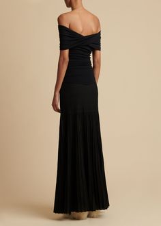 Description With pieces such as this draped jersey dress, Spring/Summer 2022 proposes a definitive New York wardrobe. The columnar silhouette is framed by a banded off-the-shoulder neckline that flows to a softly ruched bodice, the hint of a Basque waistline, and a ribbed skirt for fluted, floor-length fluidity. Details Material: Stretch matte viscose (83% viscose, 17% polyester) Care: Dry clean Fit: Designed for a close fit. Recommended to take your normal size. Ribbed Skirt, Spring Summer 2022, Ruched Bodice, Dress Spring, Summer 2022, Jersey Dress, First Look, One Shoulder Formal Dress, Floor Length