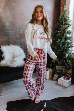 Wrap up in cozy and festive style this season with this Merry Christmas Plaid Pajama Set. Crafted from soft and breathable fabric, its classic plaid design adds a touch of elegance and style to your holiday look. Enjoy festive nights with family and friends in this stylish pajama set, available in sizes S-XL. Model Info: Models are 5'7", Size 2, wearing smalls Fabric: 70% Polyester + 27% Viscose + 3% Elastane Sizes Bust Waist Hem_Width Shoulder Sleeve_Length Length Hip Bottoms Inseam Outseam Rel Stylish Pajamas, Trendy Christmas Outfits, Christmas Pjs, Plaid Pajamas, Elegante Casual, Paris Outfits, Plaid Design, Christmas Pajamas, Christmas Fashion