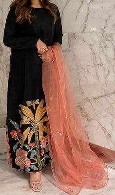 Black Party Wear Dresses Pakistani, Simple Black Suit Design, डिजाइनर कपड़े, Velvet Dress Designs, Latest Dress Design, Pakistani Dresses Casual, Pakistani Fashion Party Wear, Pakistani Fancy Dresses, Beautiful Pakistani Dresses