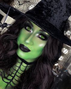 Wicked Witch Of The West Make Up, Wicked Witch Of The West Costume, Costume Makeup Looks, Green Witch Makeup, Wicked Witch Makeup, Elphaba Makeup, Feminine Makeup Looks, Makeup Looks For Halloween, Elphaba Costume