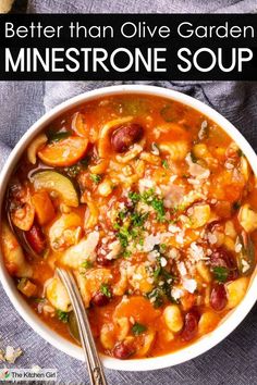 A bowl of minestrone soup filled with vegetables, beans, and pasta, garnished with parsley and Parmesan cheese. A spoon is placed in the bowl. The text above reads Better than Olive Garden Minestrone Soup. Minestrone Soup Recipe Vegan, Minestrone Tortellini Soup, The Best Minestrone Soup Recipe, Soups With Vegetable Broth, Hearty Minestrone Soup, Minestrone Soup Recipe Healthy, Minnestonie Soup, Minnistronie Soup Recipe, Homemade Minestrone Soup