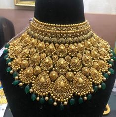 Gold Jewelry Prom, Wedding Jewelry Sets Bridal Jewellery, Gold Jewels Design, Bridal Necklace Designs, Indian Wedding Jewelry Sets, Indian Bridal Jewelry Sets, Bridal Jewellery Design