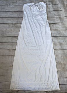 vintage wonder maid ilgwu slip gown white size 34. Measurements in images White Fitted Slip Dress For Sleep, Fitted White Nightgown For Spring, Fitted White Nightgown For Summer, White Maxi Sleep Dress For Spring, Plain White Dresses For Daywear, White Cotton Slip Dress For Daywear, White Cotton Nightgown With Spaghetti Straps, White Sleeveless Slip Dress For Sleep, White Full-length Maxi Dress For Spring