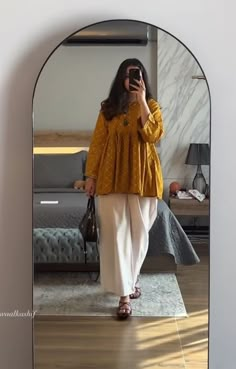 Casual Home Outfits Pakistani, Desi Simple Outfits, Modern Kurta Designs Women, Pakistani Short Kurti, Pakistani Kurti Designs Casual Summer, Stylish Western Outfits Women, Pakistani Dress Design Casual Indian Fashion, Casual Kurti Outfits, Desi Casual Outfits