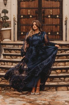 Skye Navy Floral Maxi - DM Exclusive - Restocked - Maternity Friendly A Line Maxi Dress, Boutique Style Outfits, Modest Bridesmaid Dresses, Navy Floral Dress, 2024 Style, Maxi Dress Wedding, Soft Tulle, Fit Details, Princess Seams