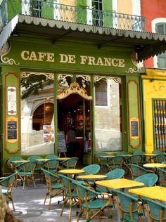 an outdoor cafe with tables and chairs outside