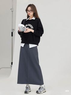 Gray Skirt Outfit, Simple Style Outfits, Cute Modest Outfits, Grey Skirt, Modest Fashion Outfits, 가을 패션, 10 Pounds