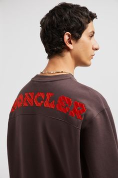 Featured in an oversized fit, this relaxed sweatshirt is crafted from cotton fleece. The crew neck is embellished with an embroidered logo across the back. Oversized Crew Neck Sweatshirt With Logo, Oversized Sweatshirt With Embroidered Logo For Loungewear, Oversized Crew Neck Sweatshirt With Embroidered Logo, Oversized Sweatshirt With Embroidered Graphics For Streetwear, Oversized Sweatshirt With Embroidered Logo For Fall, Oversized Crew Sweatshirt With Embroidered Text, Oversized Embroidered Sweatshirt For Streetwear, Personalized Jacket, Shaun White