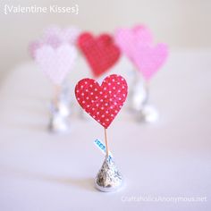 valentine's day cake pops with hearts on them