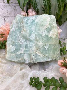 Mica Flakes, Raw Aquamarine, Crystal Home Decor, Crystal Power, Crystals Healing Properties, Raw Crystals, Aquamarine Crystal, Crystals In The Home, Aquamarine Stone